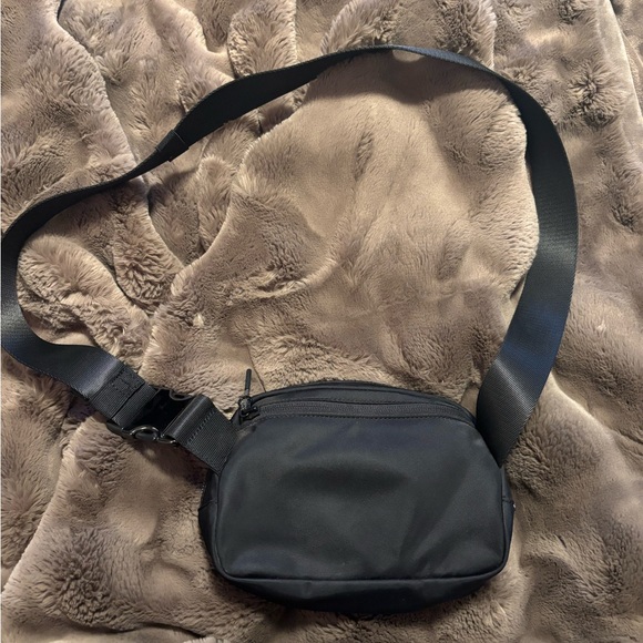 🌸 Lululemon 🌸 black everywhere belt bag - Picture 3 of 6
